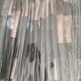 MAANGE 18 Pcs Premium Synthetic Makeup Brush photo review