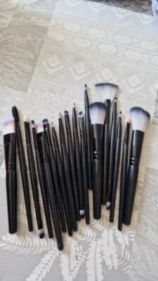 MAANGE 18 Pcs Premium Synthetic Makeup Brush photo review