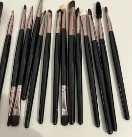 MAANGE 18 Pcs Premium Synthetic Makeup Brush photo review